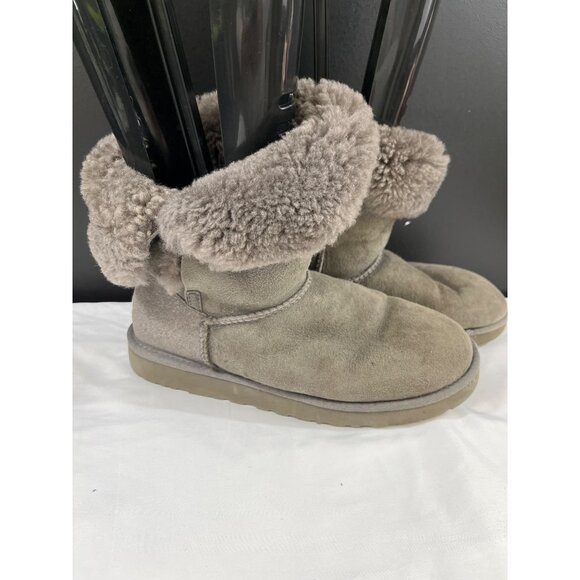 Ugg Australia Women's Grey Leather Shoes/Boots Size 9 SKU 5678 - Picture 2 of 9